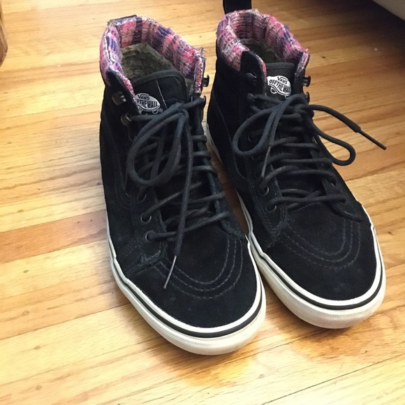 𝗕𝗹𝗮𝗰𝗸 𝗛𝗶𝗴𝗵 𝗧𝗼𝗽 𝗩𝗮𝗻𝘀 - Picture 5 of 11